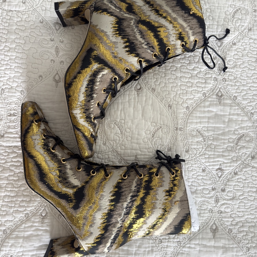Larroudé x Markarian Alexis Boot In Floral Embroidery Gold Fabric - Picture 3 of 5